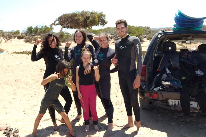 2h surfing in uncrowded spots - Pickup from Essaouira and the ride to the water