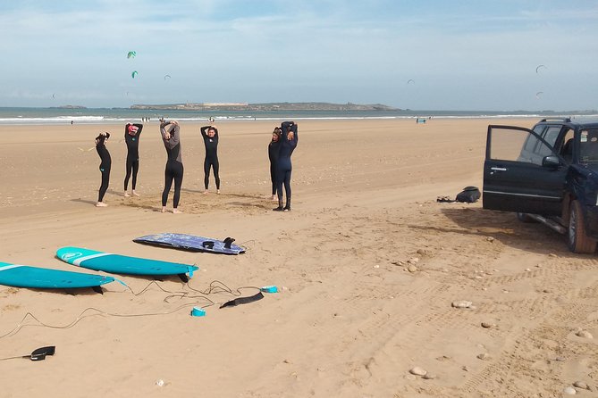 2h surfing in uncrowded spots - Warm-up and land practice before the waves