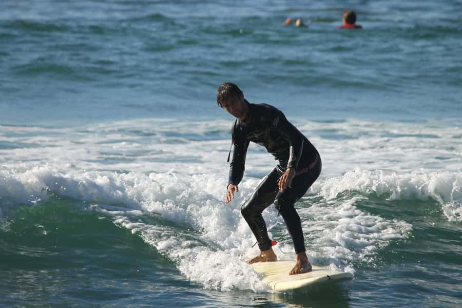 Agadir: Taghazout Beach Surf Lesson with Lunch and Transfer - Choosing the right beach and dealing with the waves