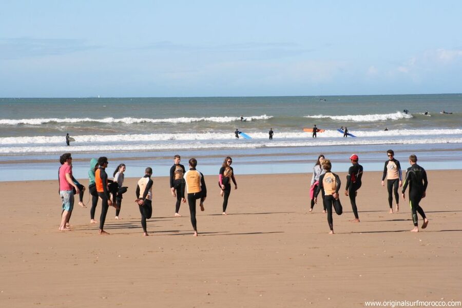 Agadir: Taghazout Beach Surf Lesson with Lunch and Transfer - The lunch break on the sand