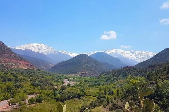 Atlas Mountain & Berber Villages and Waterfalls Day Trip from Marrakech - Leaving Marrakech for the Atlas Mountains