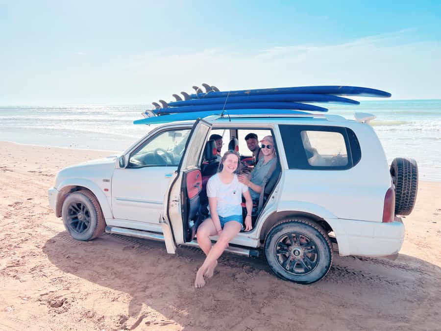 Beginners friendly surf in nice spots - The two-hour lesson, step by step