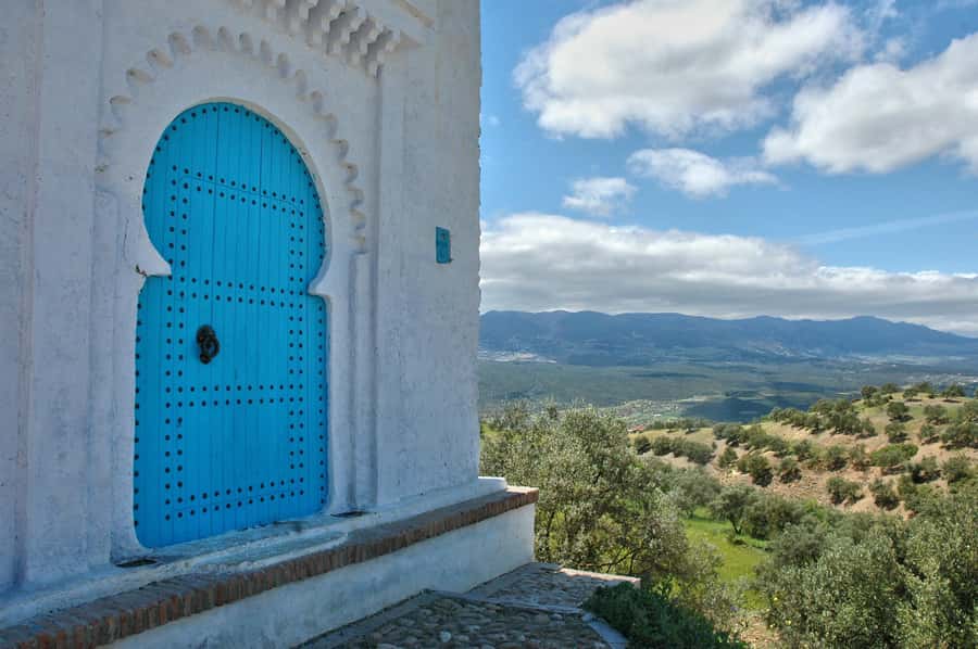 Blue City magic: Affordable Day Trip from Fez to Chefchaouen - Four hours to walk, shop, and eat