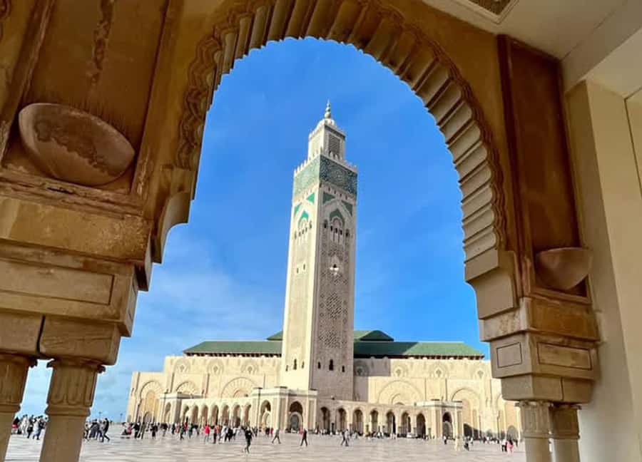 Casablanca: 6-Day Tour To Marrakech Via Chefchaouen & Desert - Fes: let the local guide handle the maze
