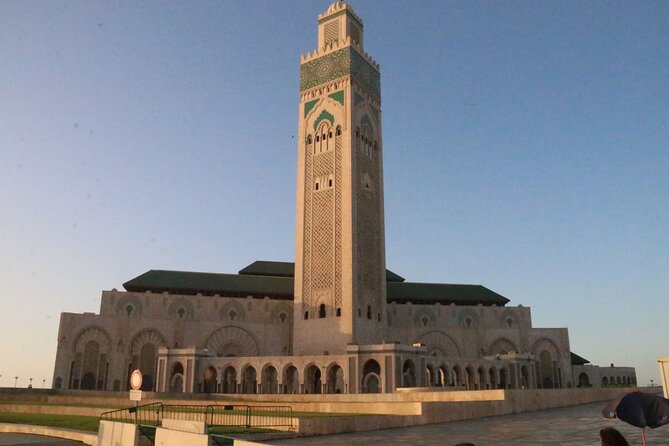 Casablanca and Morocco Shared Walking Tour with Licensed Guide - What this Casablanca walk does well
