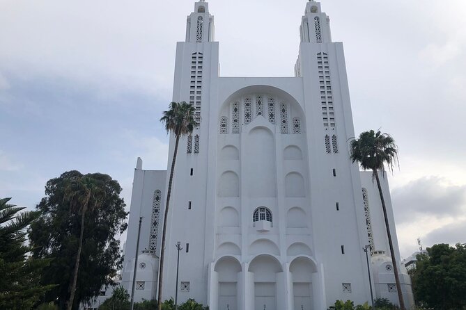 Casablanca and Morocco Shared Walking Tour with Licensed Guide - Art Deco streets and the Central Market