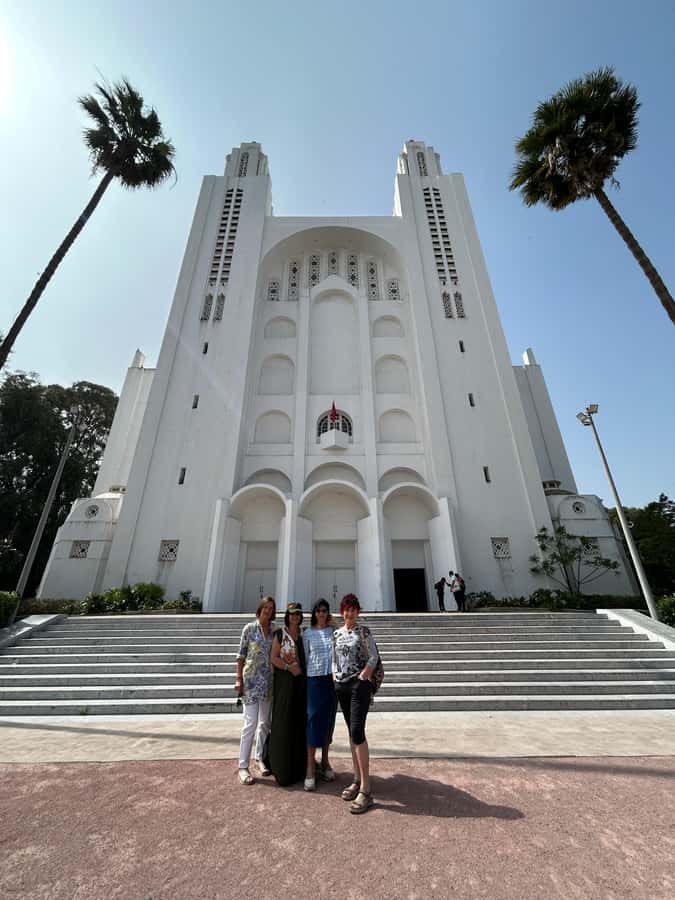 Casablanca Day Tour from Marrakech and Big Mosque Visit - Lunch in Casablanca, with costs kept separate