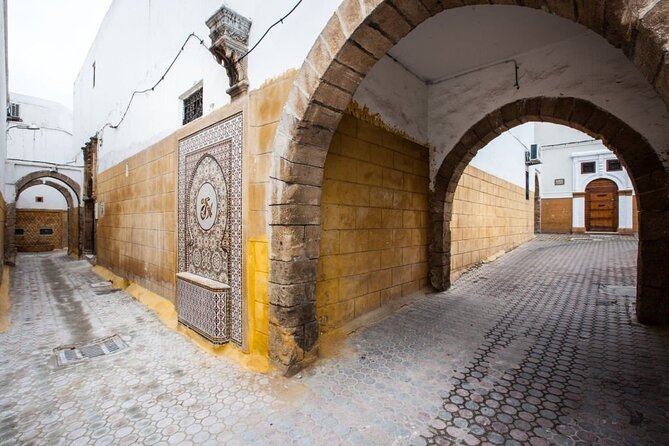 Casablanca Layover Tour with Round-Trip Airport Transfer - Notre Dame de Lourdes and Casablanca’s religious mix