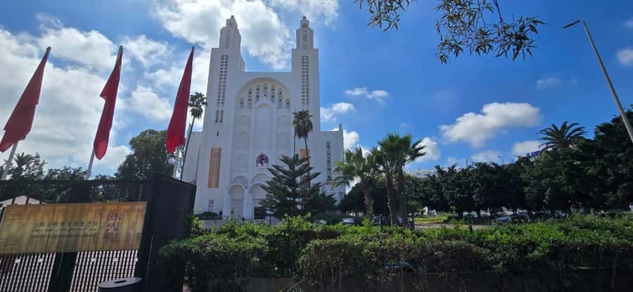 Casablanca: Private Guided Tour with lunch - La Corniche and Rick’s Café: quick coastal views and a famous name