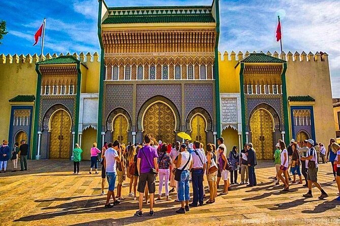 Casablanca to Fez Private Transfer with Full Fez Tour and Lunch - Meeting your Fez guide and entering the medina