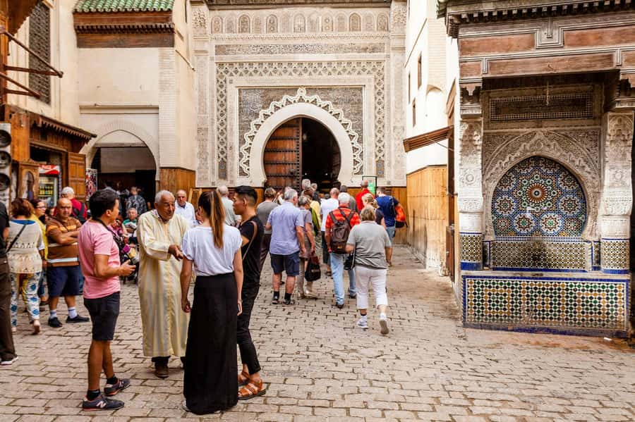 Fes: Museum, Al Attarine Madrasa & Tannery and Medina Tour - Why a guide matters in Fes Medina