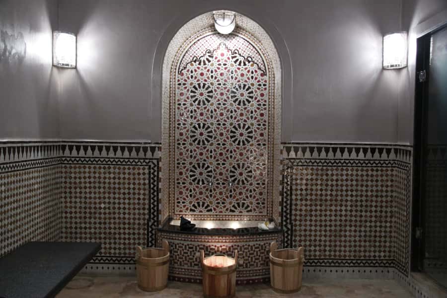 Fes: Traditional Hammam Massage in a Luxury Palace - What happens during the hammam scrub