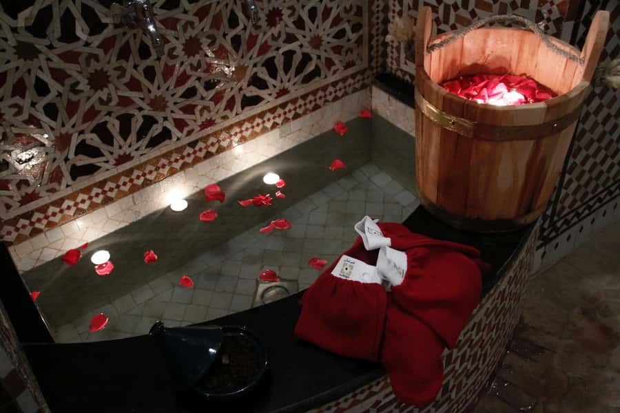Fes: Traditional Hammam Massage in a Luxury Palace - The palace atmosphere and the service