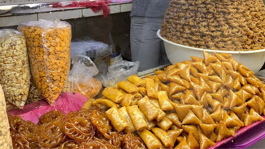 Fez: Foodie tour in the old Medina - Dates, pastries, and the sweet side of Fassi cooking