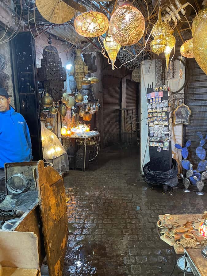 Friend tour guide to Fes Medina private walking tour - Walking the narrow lanes and souks