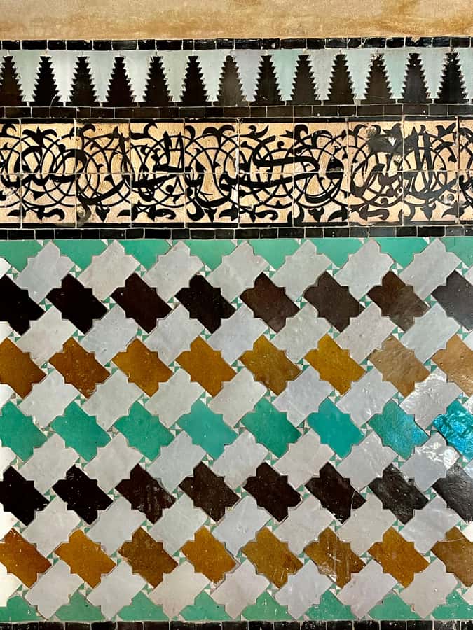 Friend tour guide to Fes Medina private walking tour - Monuments, schools, and centuries of Fes