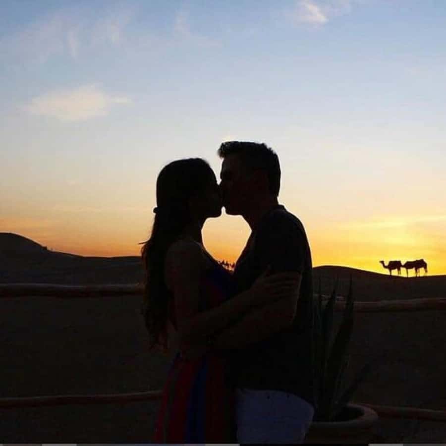 From Marrakech: Agafay Desert Sunset Dinner with Live Show - Who should book this evening