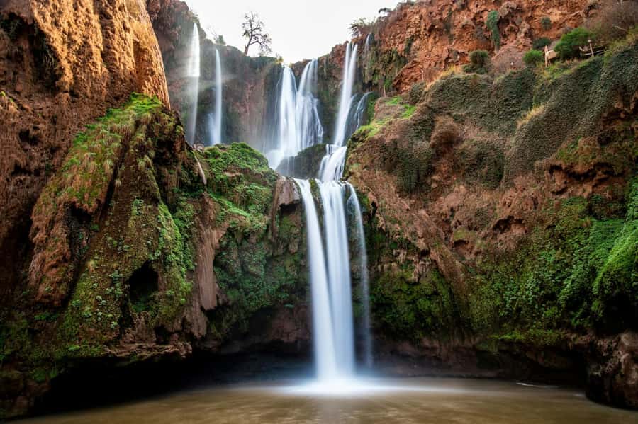 From Marrakech: Ouzoud Waterfalls Guided Hike and Boat Tour - A lunch stop above the falls