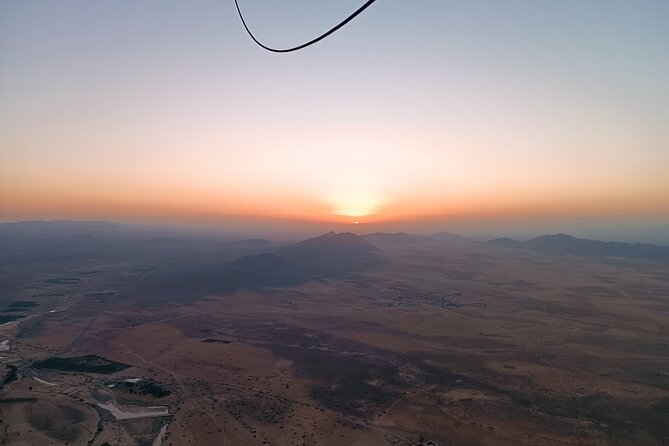 Hot air balloon flight to Marrakech in a small group. Breakfast - A calm 40-minute flight above the Marrakech desert