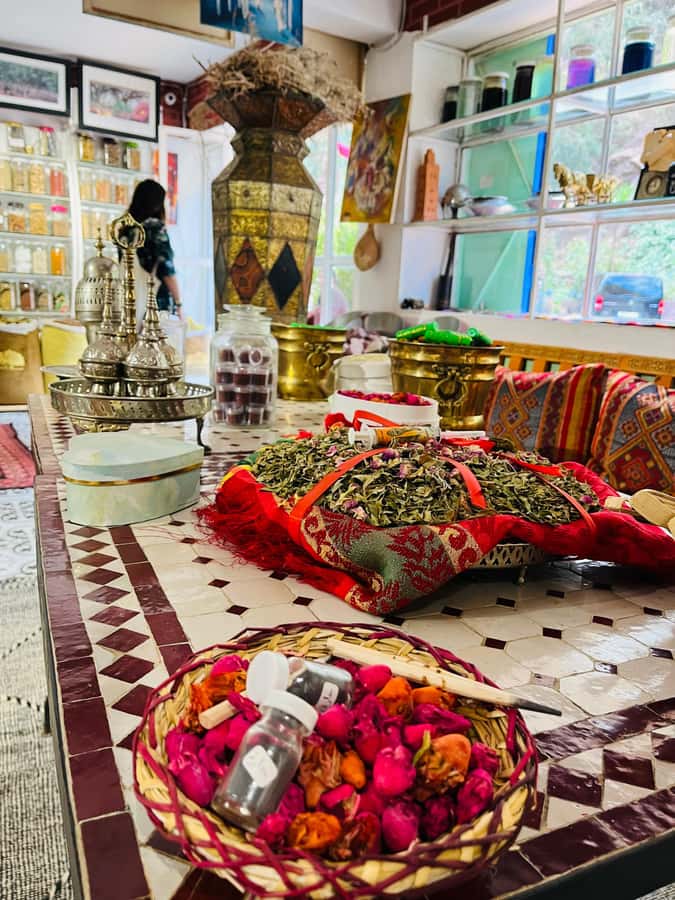 imlil valley atlas mountains guided walk & lunch with locals - What the guides add to the day