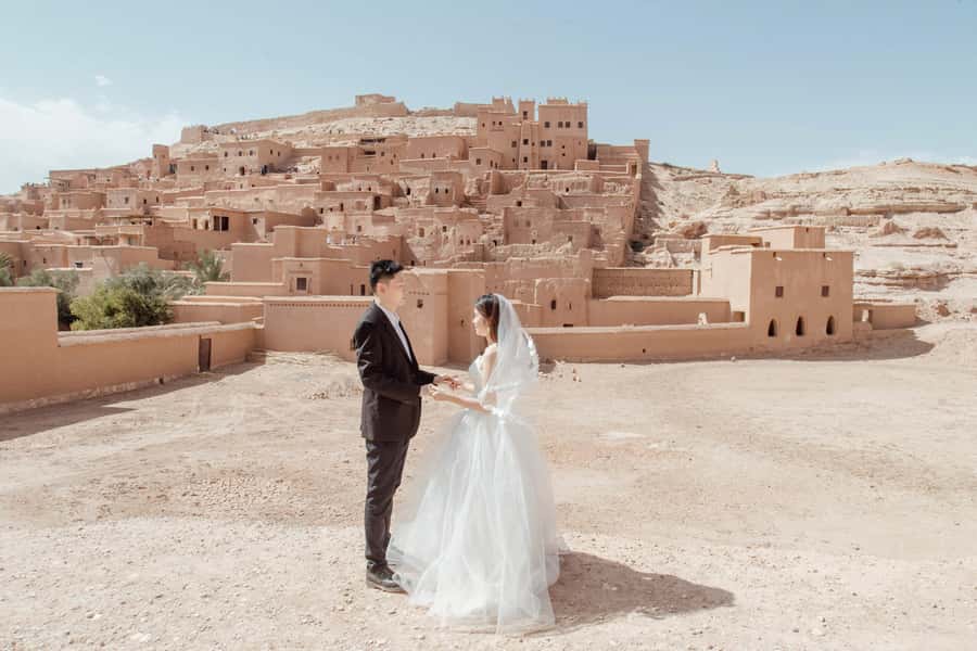 Marrakech: Ait Benhaddou, Ouarzazate, Guided Day Trip - Walking into Aït Benhaddou