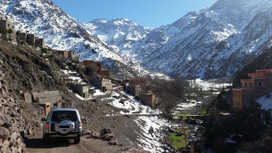 Marrakech: Atlas Mountains and Desert Safari with Lunch - Tea, bread, and a closer look at Berber life