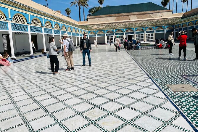 Marrakech: Bahia Palace, Madrasa Ben Youssef and Medina Tour - Reading the souks without getting lost
