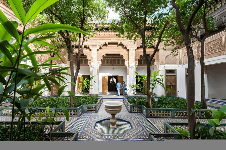 Marrakech: Bahia Palace, Saadian Tombs, & Koutoubia Mosque - The Saadian Tombs and the problem of queues