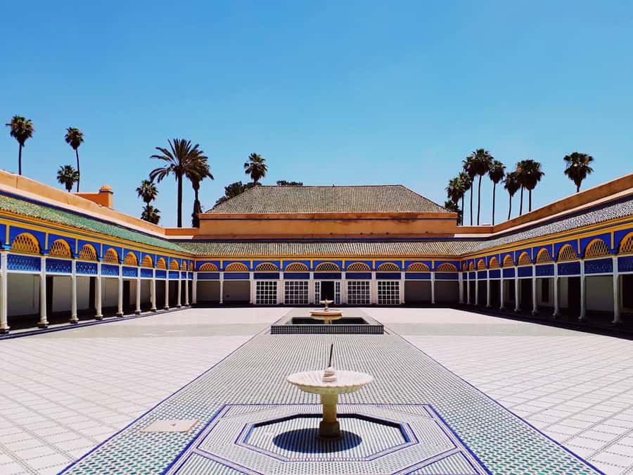 Marrakech: Bahia Palace, Saadian Tombs, & Koutoubia Mosque - Walking conditions, weather, and what to carry