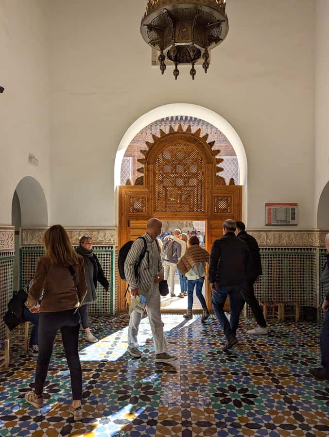 Marrakech: Bahia Palace, Saadian Tombs & Medina Guided Tour - Rahba Kedima and the everyday Medina