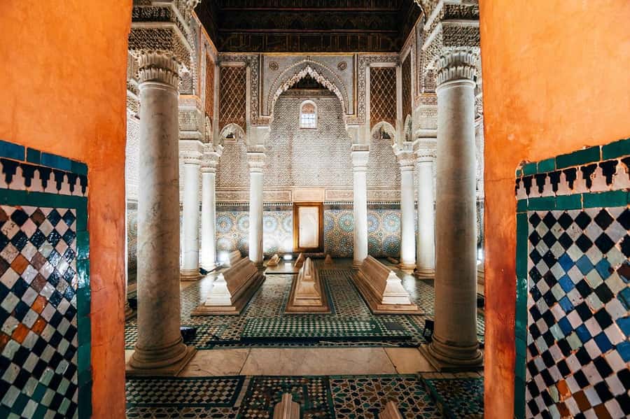 Marrakech: Bahia Palace, Saadian Tombs & Medina Walking Tour - Jemaa el-Fna and the end of the walk