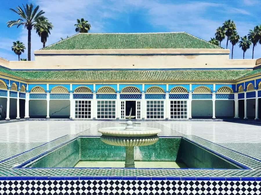 Marrakech: Bahia Palace, Saadian Tombs & Medina Walking Tour - Timing, heat, and group size