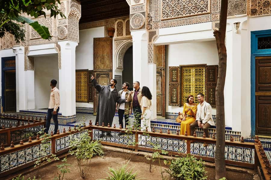 Marrakech: Bahia Palace, Saadian Tombs & Top Highlights Tour - Koutoubia Mosque and the Almohad minaret