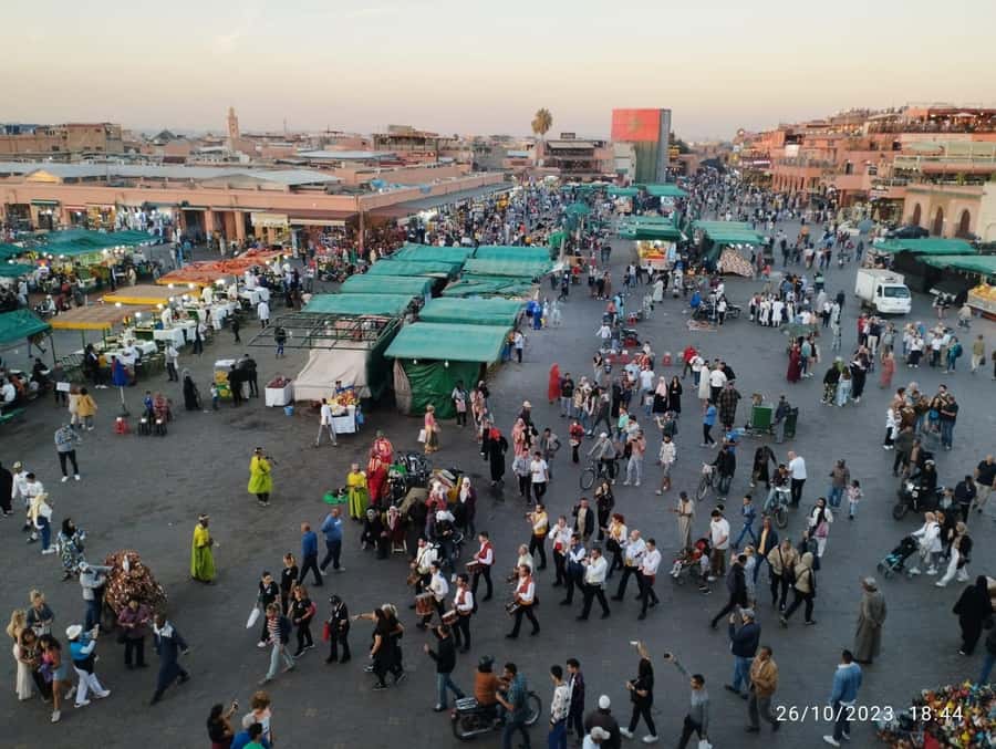 Marrakech City Tour: Souks, Palaces & Hidden Gems - Entering the souks, where shopping becomes part of the tour