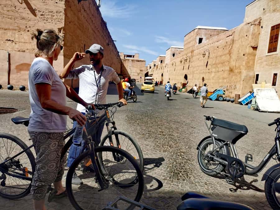 Marrakech: Guided Bike Tour with a local Guide - Jemaa el-Fnaa and the final ride through Gueliz