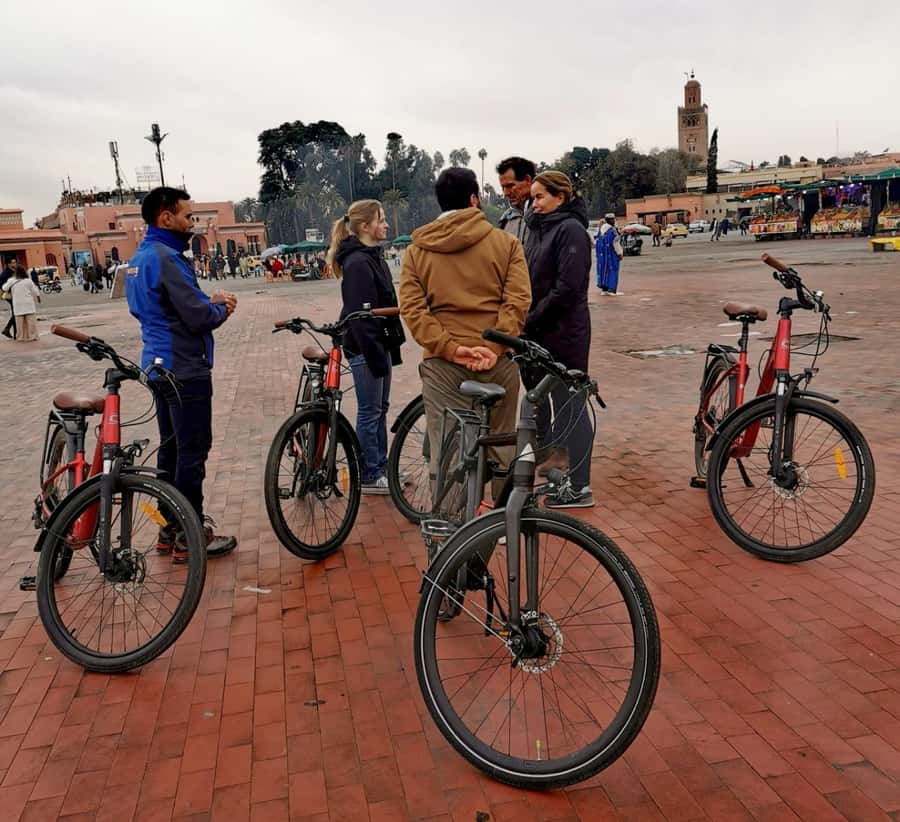 Marrakech: Guided Bike Tour with a local Guide - What the guide adds to the ride