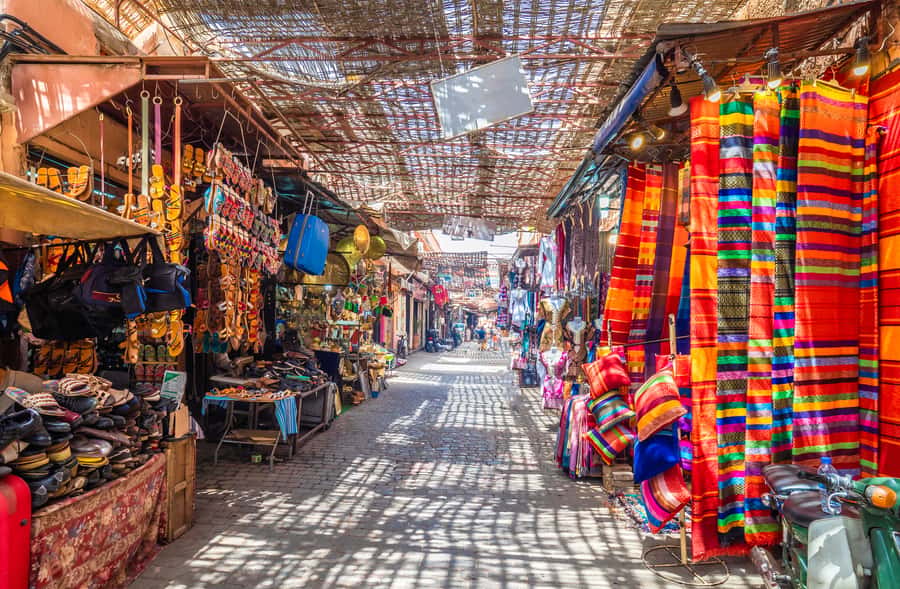 Marrakech Guided Souks Tour with a Local Insider - Shared tour or private walk?