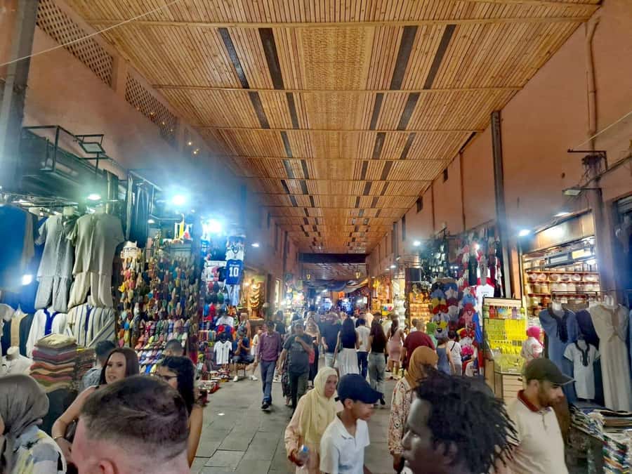Marrakech: Guided Tour by Night - Souk Semmarine and the working side of Marrakech
