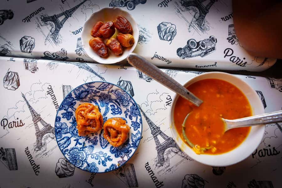 Marrakech: Local Food Tasting Tour with a Guide - Meeting at Argana Cafe and entering the medina