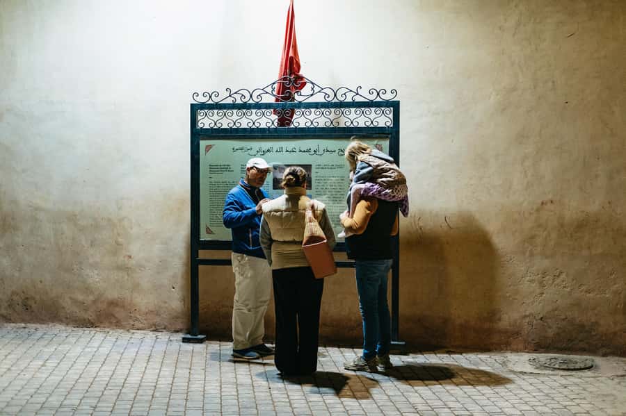 Marrakech: Medina by Night Walking Tour with Moroccan Tea - Tasting olives, dried fruit, and local treats