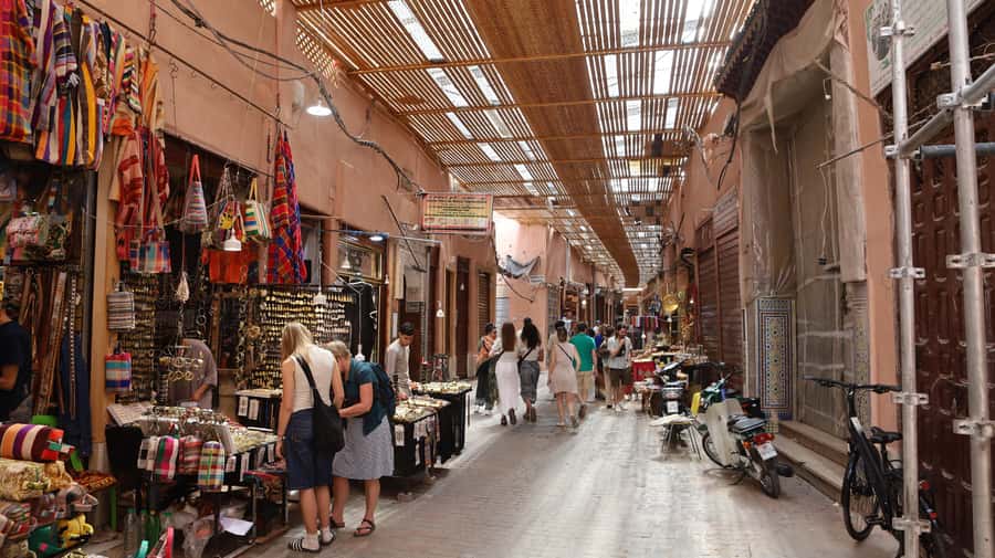 Marrakech: Medina, Souks, Artisans Guided Tour with Mint Tea - Spice Square and the final shopping lesson
