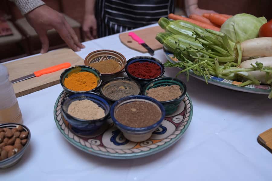 Marrakech: Moroccan Cooking Class for vegetarians and vegan - Tea first, then a look inside family life