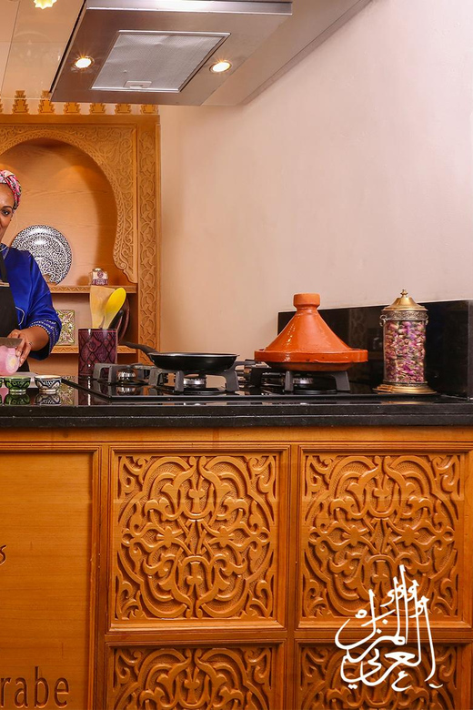 Marrakech: Moroccan Cooking Workshop at La Maison Arabe - Tea, bread, and the parts between the chopping