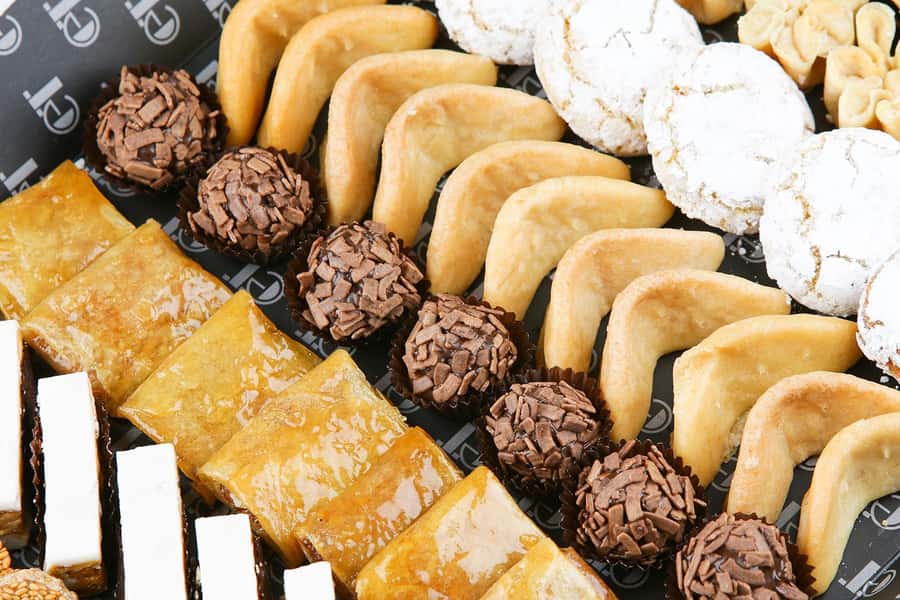 Marrakech: Moroccan Pastries and Tea Class with a Local - Fekkas, Kaab el Ghazal, and the pleasure of making enough