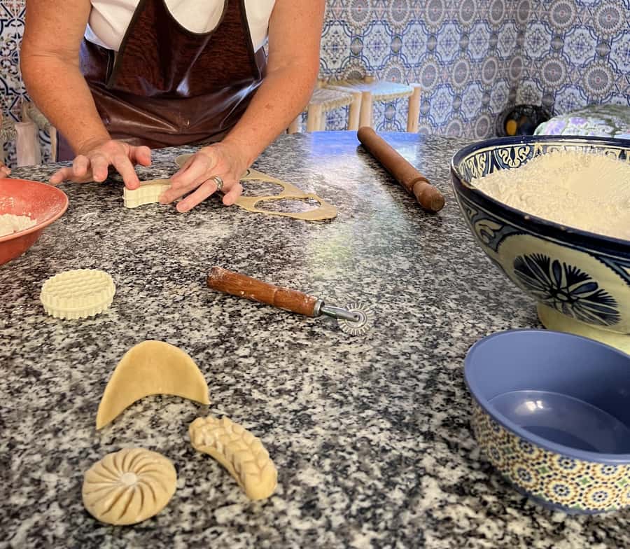 Marrakech: Moroccan Pastries and Tea Class with a Local - The tea lesson is more than a final drink
