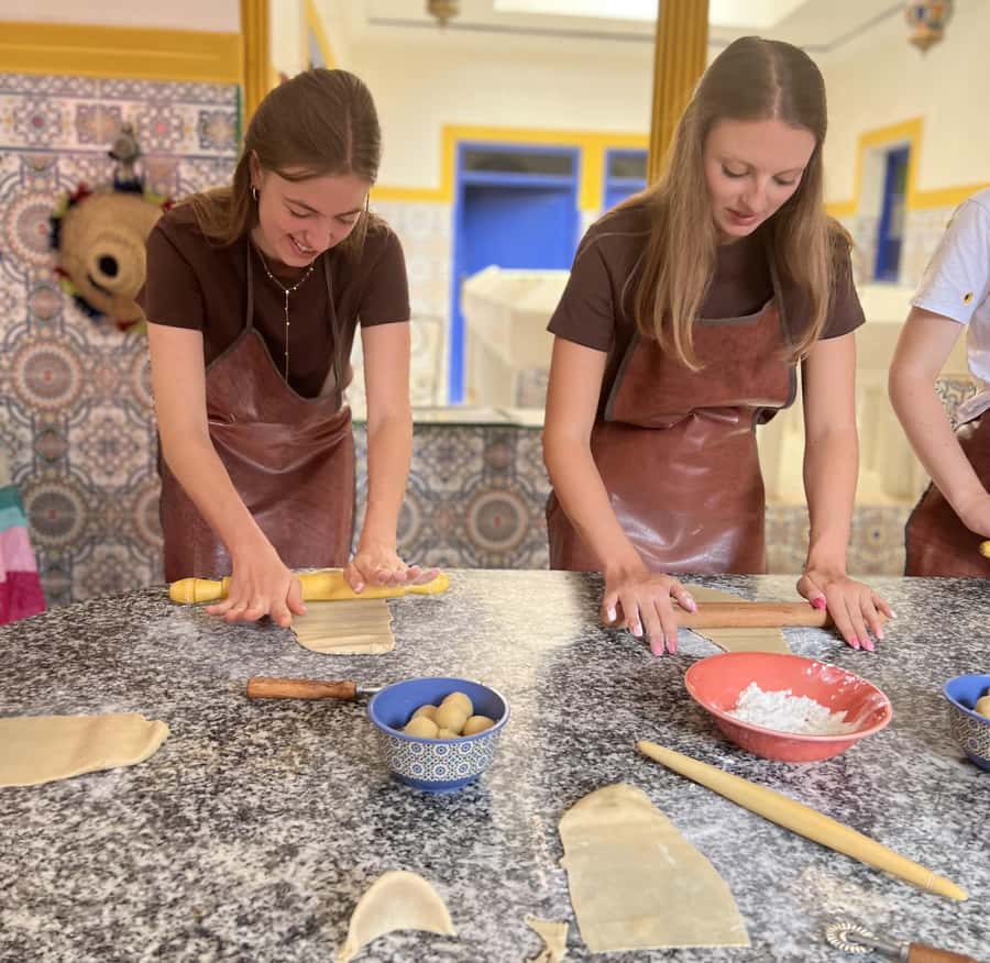Marrakech: Moroccan Pastries and Tea Class with a Local - The first stage: learning the Moroccan pastry method