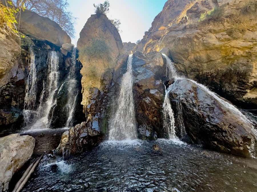Marrakech: ourika valley lunch & guided hike to waterfalls - Eating beside the Ourika River