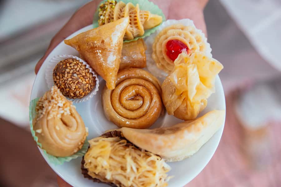 Marrakech: Private Food Tour – 10 Tastings with Locals - What the private guide adds