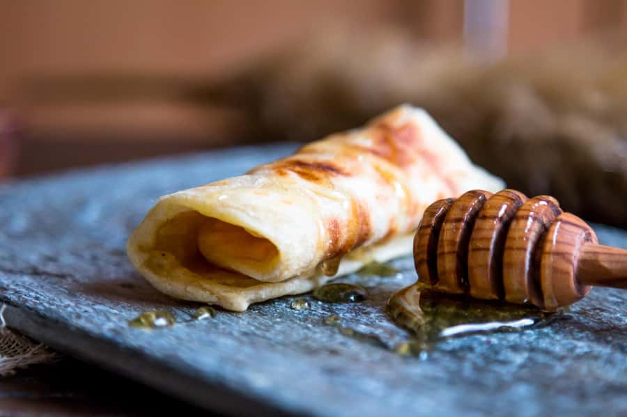 Marrakech: Traditional Moroccan Crepes & Bread Cooking Class - The Moroccan mint tea ritual