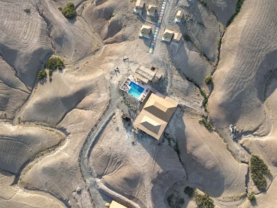 Marrakesh: Agafay Desert 3-Course Dinner Show & Pool Access - Why the Agafay Desert works for an evening outing